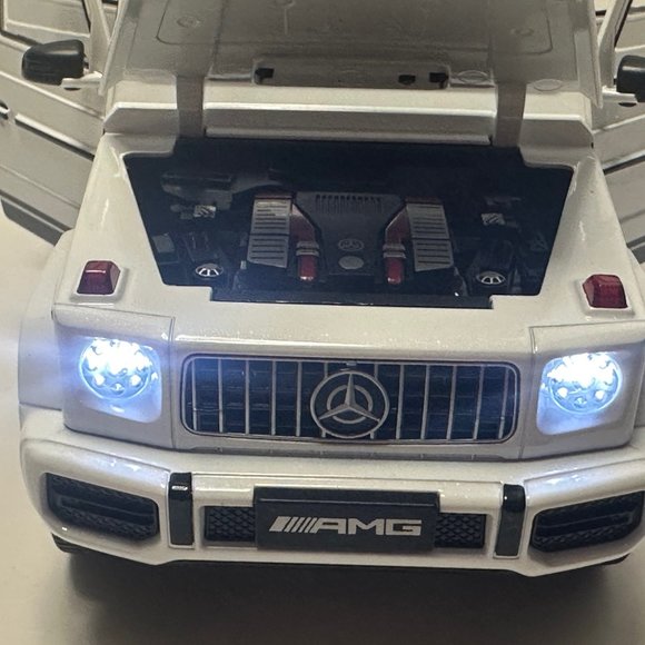 1:18 2015 Mercedes-benz G-Class G63 Diecast TWO Tone White Black With LED Lighs - Picture 10 of 11